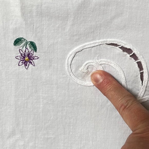 Embroidered White Tablecloth Floral Baskets & Cutwork Design Rectangular 98X66 - Picture 10 of 13